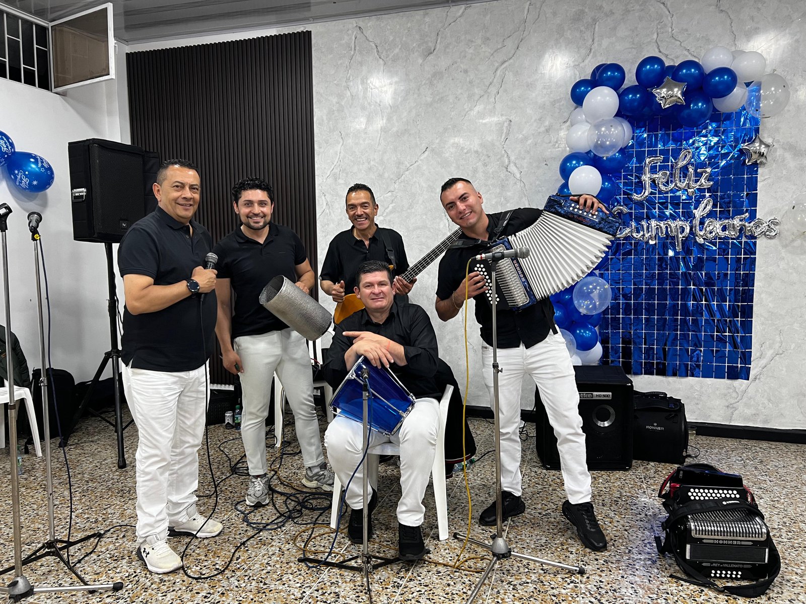 Grupo Vallenato Sanmiguel en presentación en vivo
